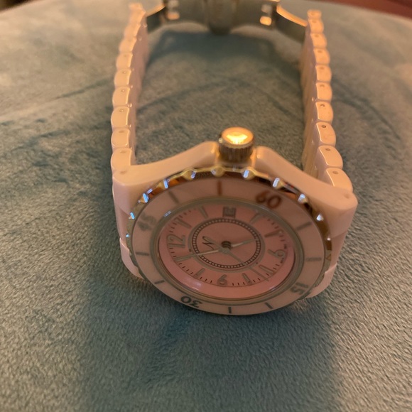 Brand new. Light Pink Watch. Genuine Sapphire Crystal. - Picture 3 of 3